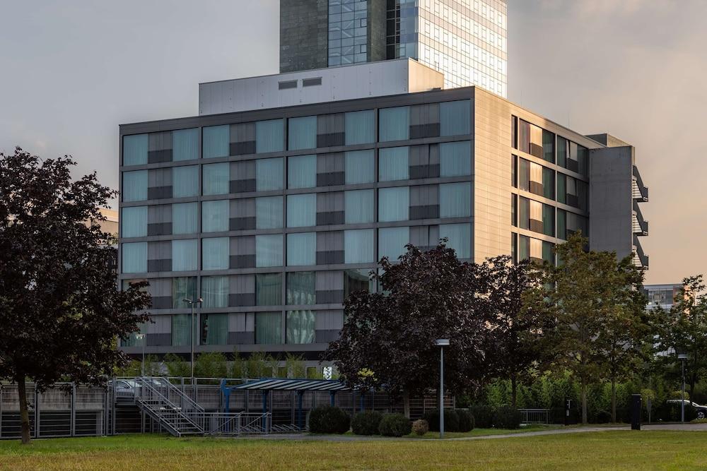 DoubleTree by Hilton Frankfurt Niederrad - Exterior