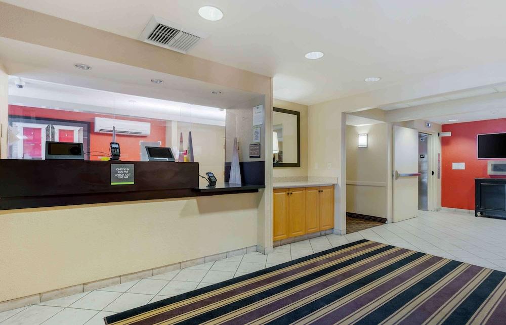 Extended Stay America Suites Pleasanton Chabot Dr - Lobby