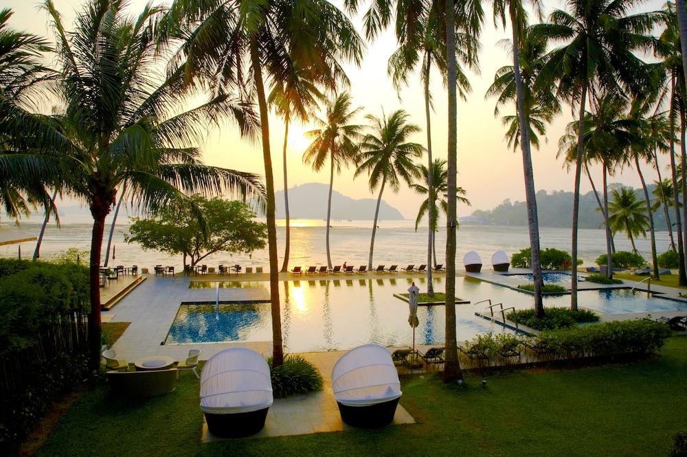 Phuket Panwa Beachfront Resort - Outdoor Pool