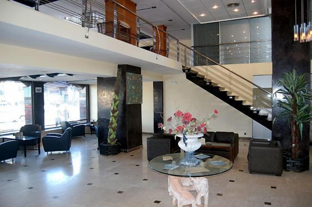 Hotel De La Corniche - Lobby Sitting Area