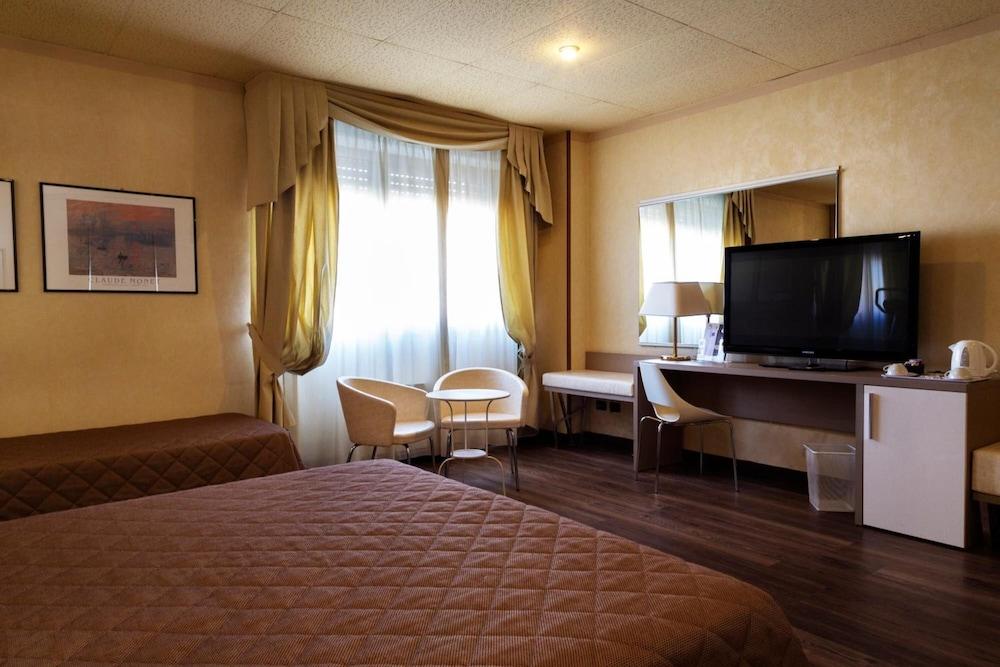 JR Hotels Bologna Amadeus - Room