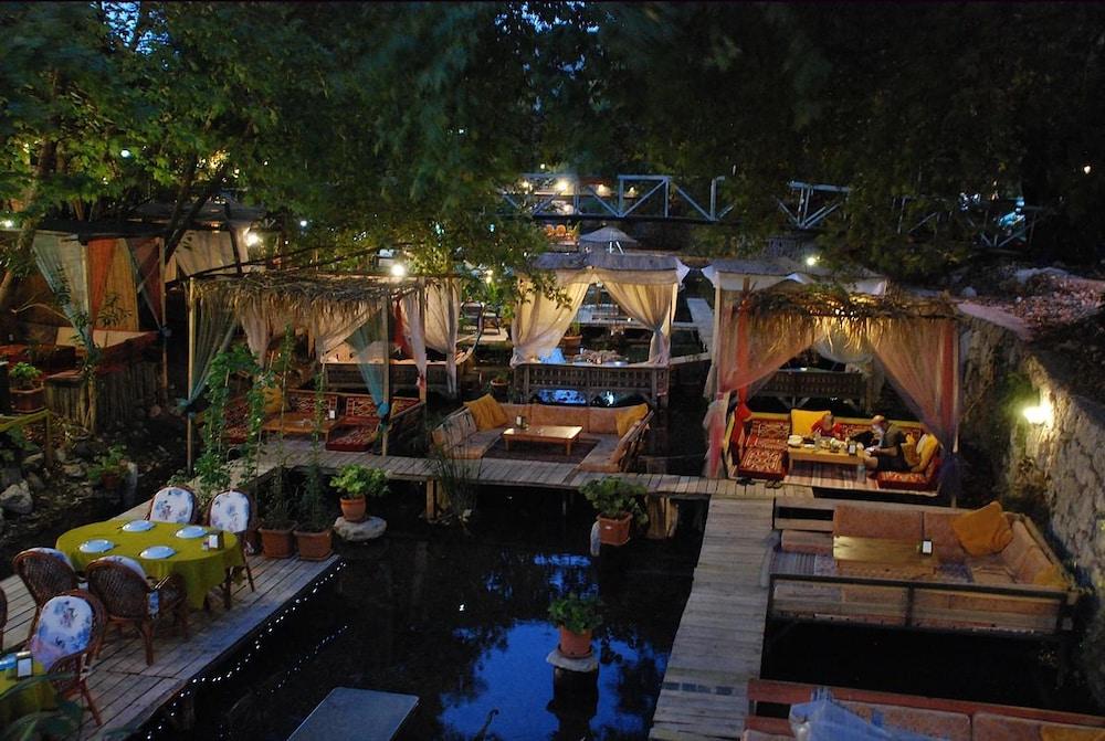 Arikanda River Garden Hotel - Outdoor Dining