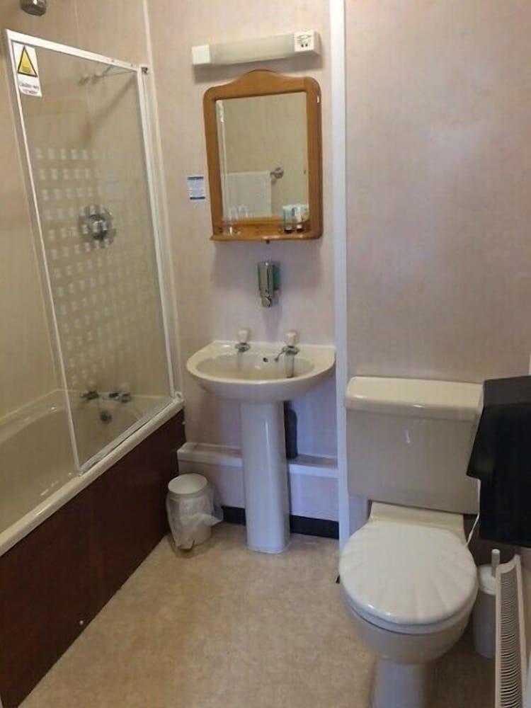 Wensum Lodge Hotel - Bathroom