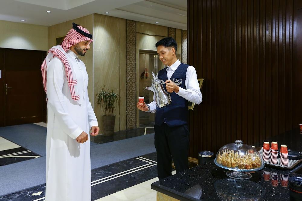 Lotaz Hotel Suites - Al Salamah - Reception