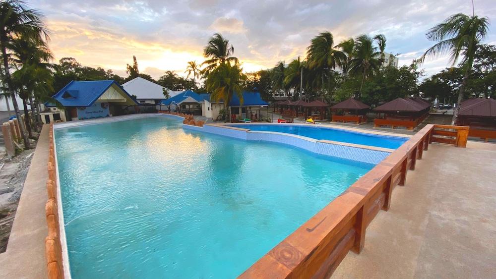 Acacia Hotel Bacolod - Outdoor Pool