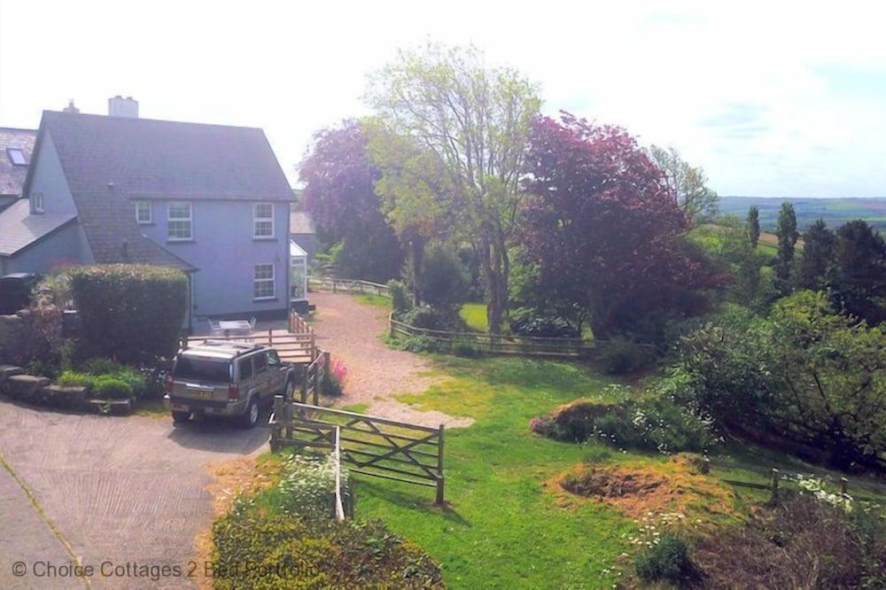Bishops Tawton Overton House 2 Bedrooms - Property Grounds