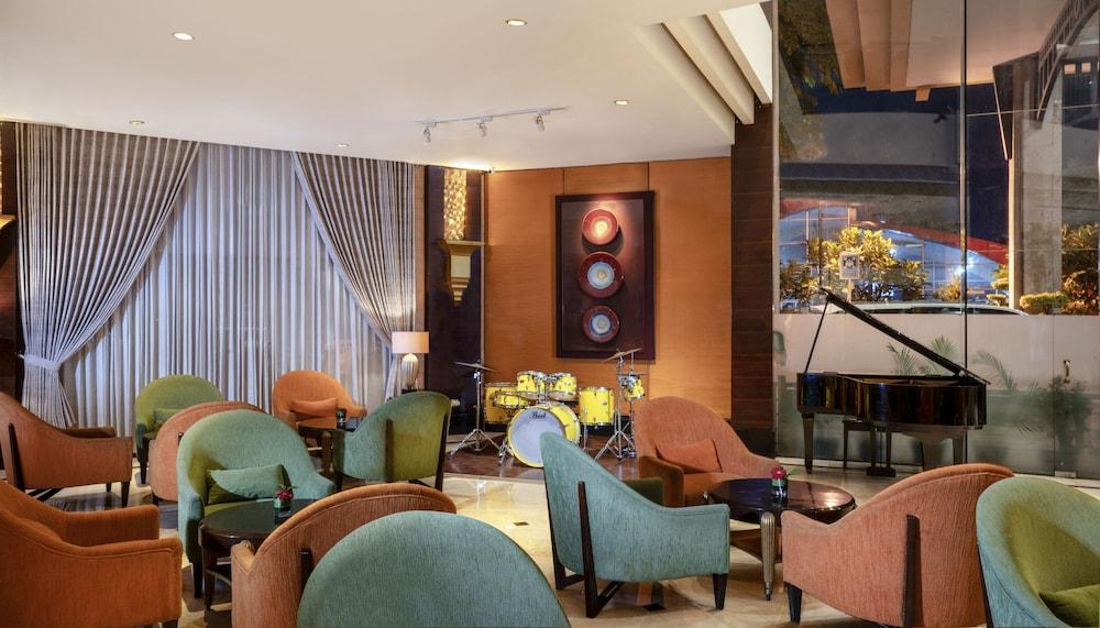Hotel Ciputra Semarang managed by Swiss-Belhotel International - Lobby Lounge