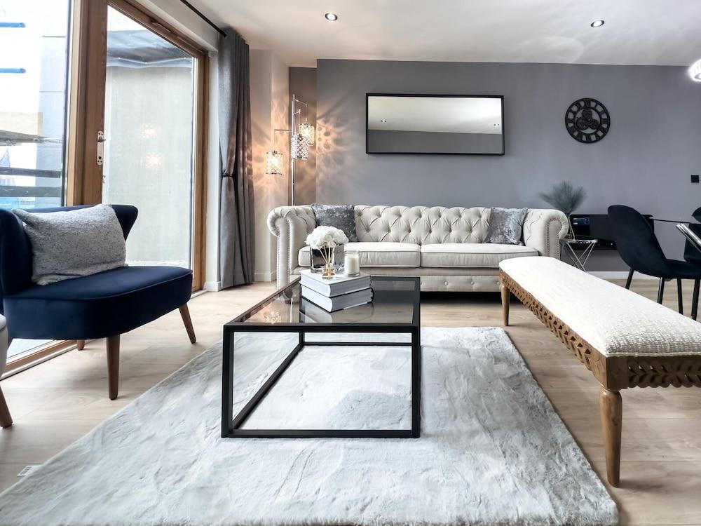 Central Leeds Penthouse - Featured Image