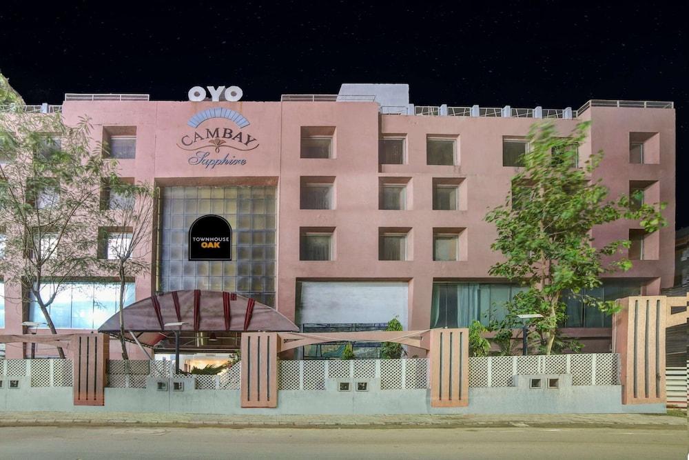 OYO 37475 Hotel Orchid - Exterior