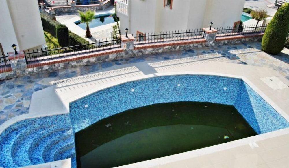 Turquoise Homes Adabuku 2 Bedrooms Pool - Outdoor Pool