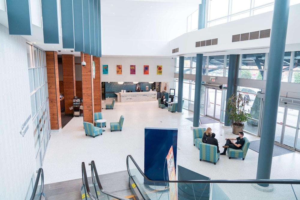 Coast Hotel & Convention Centre Langley City - Lobby