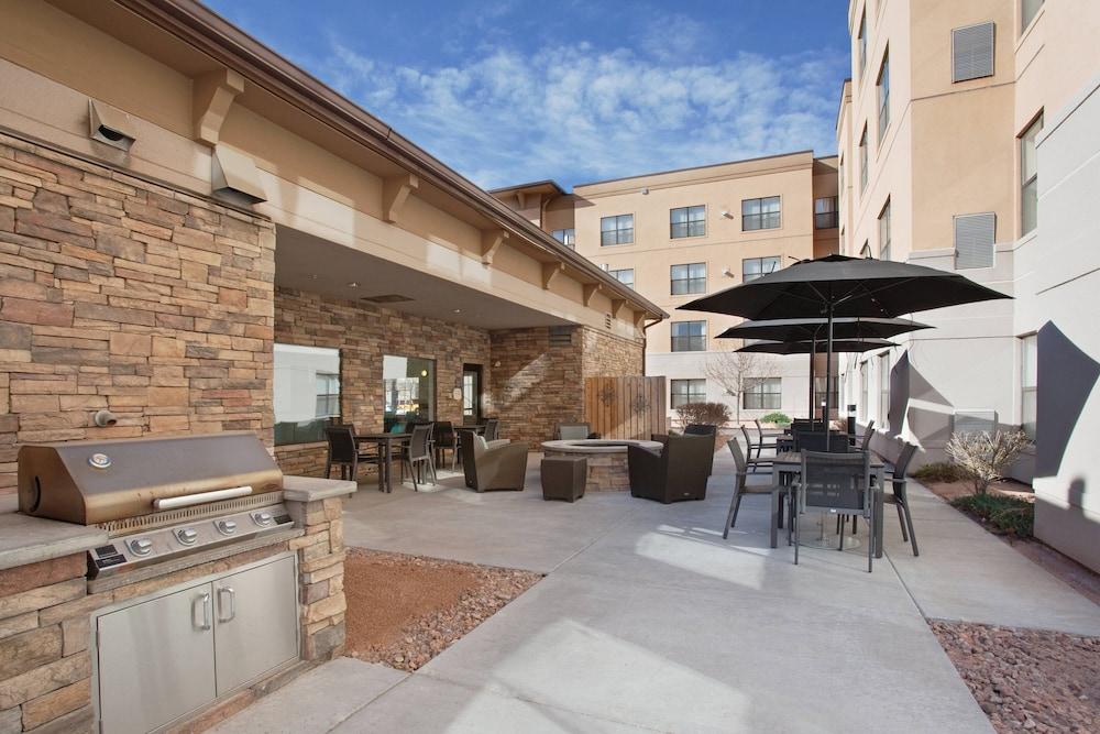Residence Inn by Marriott Grand Junction - BBQ/Picnic Area