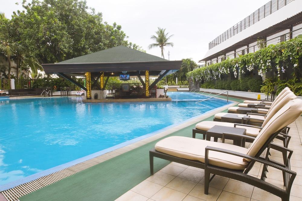 The Manila Hotel - Outdoor Pool