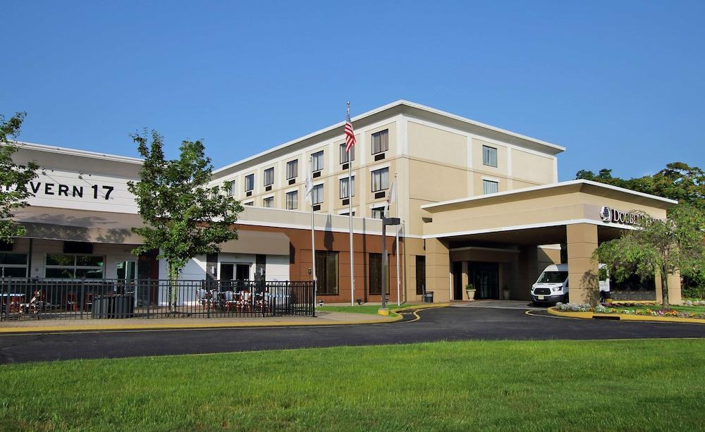 DoubleTree by Hilton Mahwah - Exterior