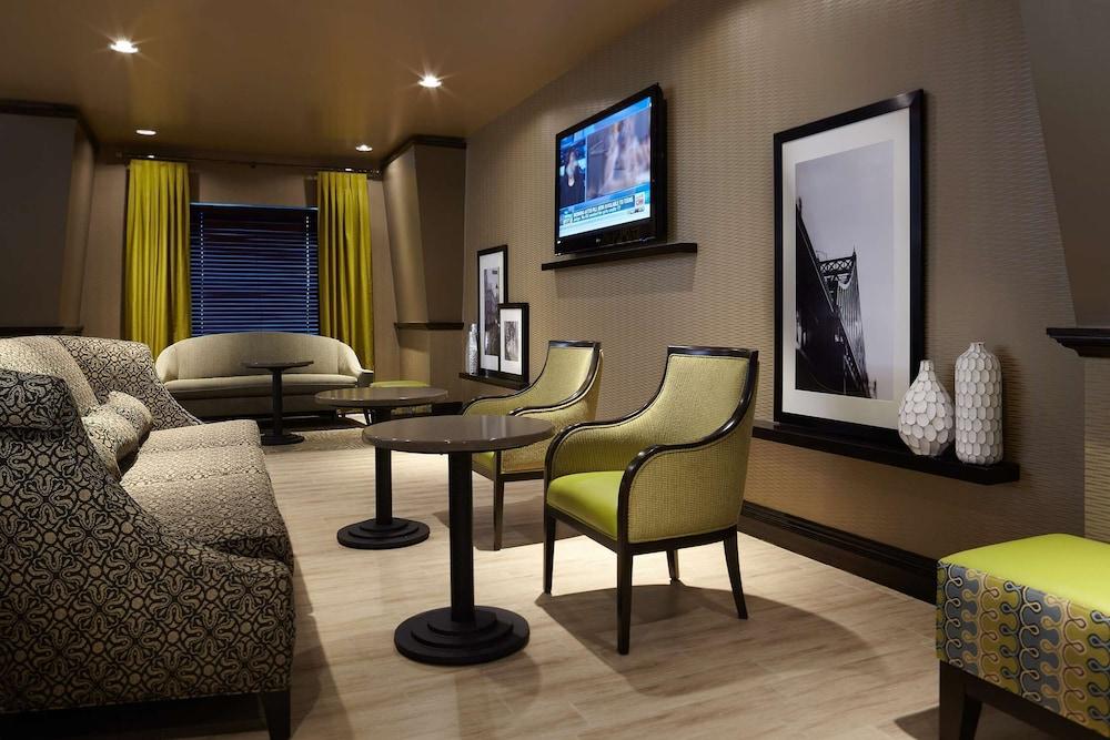 Hampton Inn & Suites by Hilton Montreal-Dorval - Reception