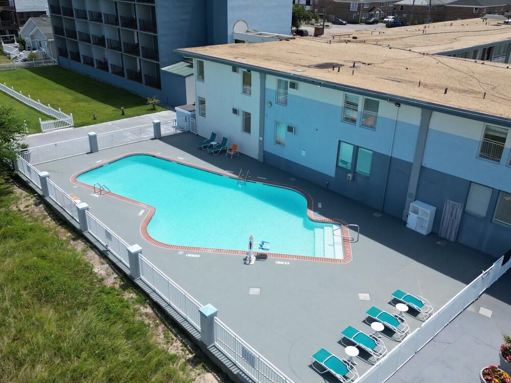 Best Western Plus Holiday Sands Inn & Suites - Outdoor Pool