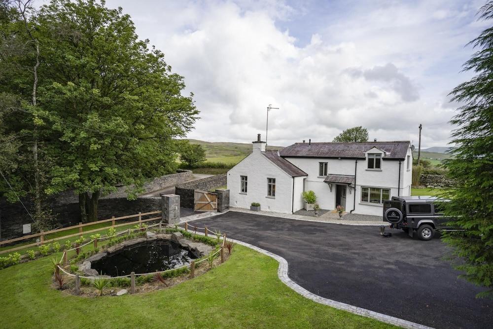 Exclusive Private Gatehouse - 3 Bedrooms - 2 Bathrooms Spectacular Howgill Views - Featured Image
