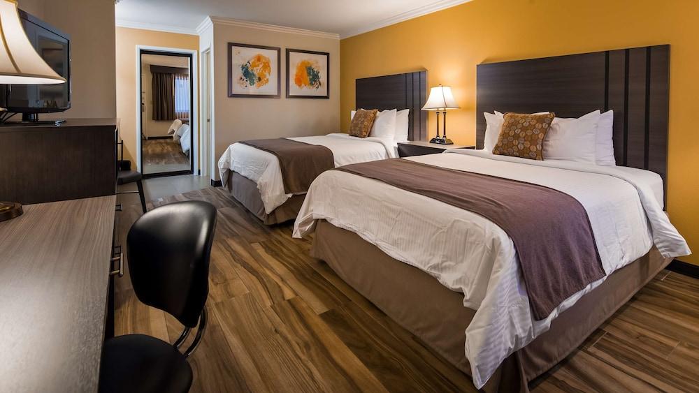 Best Western Plus Orange County Airport North - Featured Image