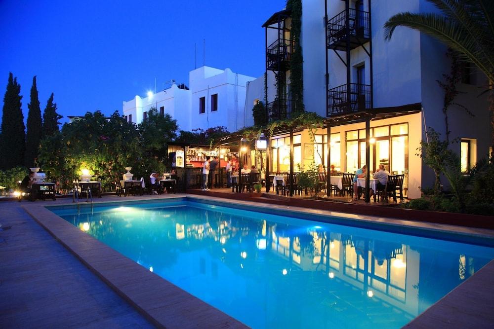 Paloma Hotel - Outdoor Pool