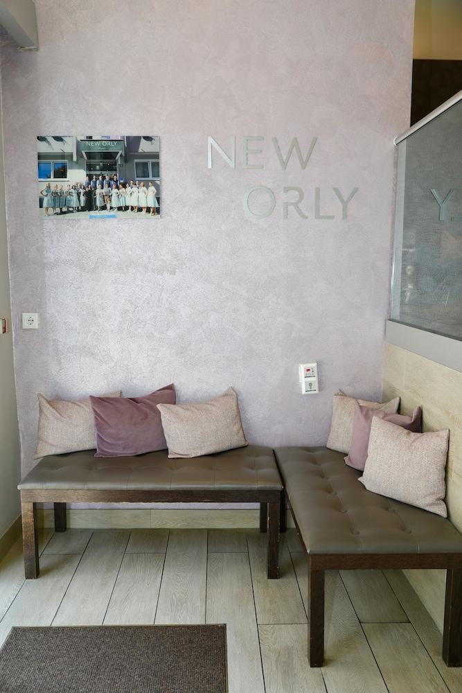New Orly - Lobby Sitting Area