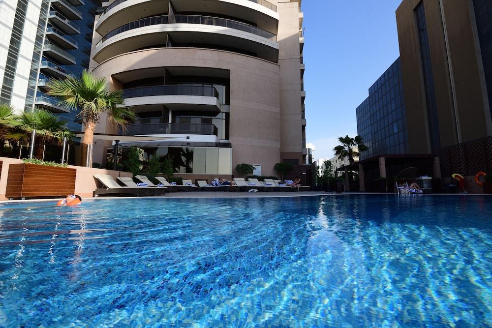 Majestic City Retreat Hotel - Pool