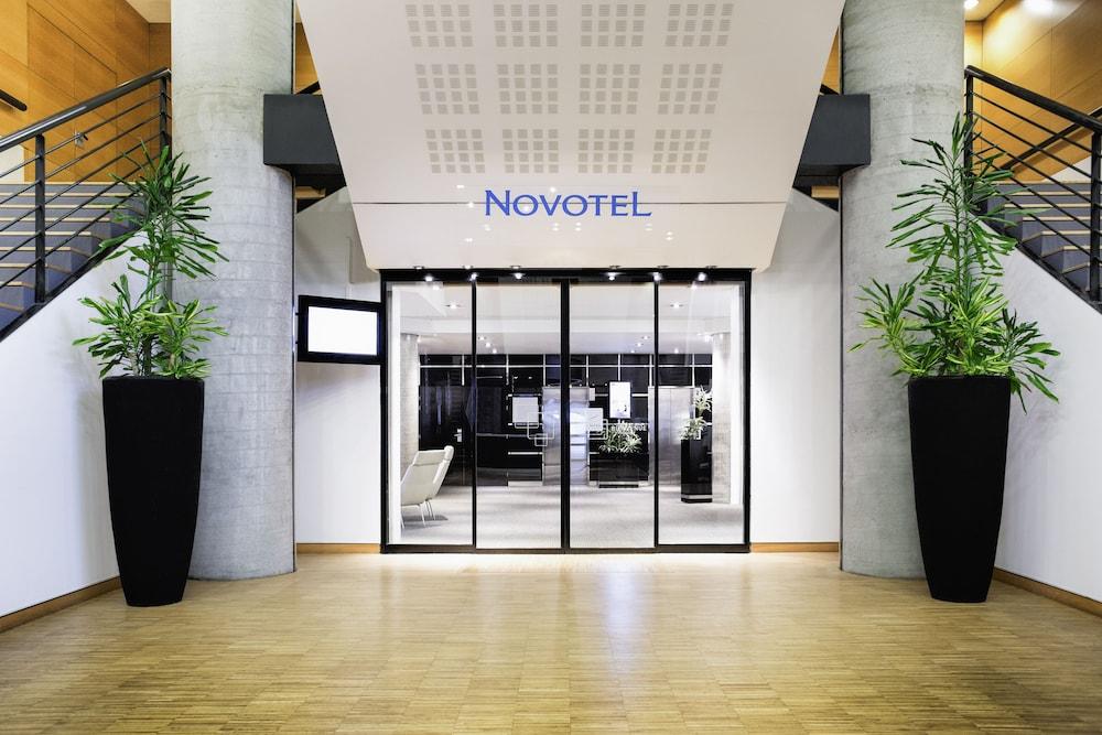 Novotel Grenoble Centre - Interior Entrance