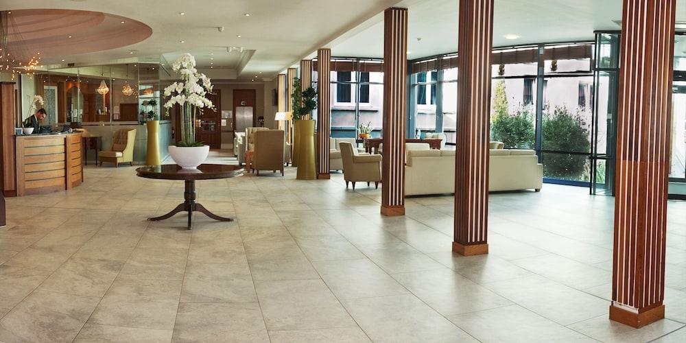 The Green Isle Hotel Dublin - Lobby Sitting Area