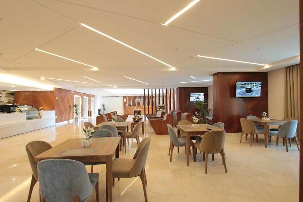 Taj Jeddah Hotel Apartment - Lobby Lounge