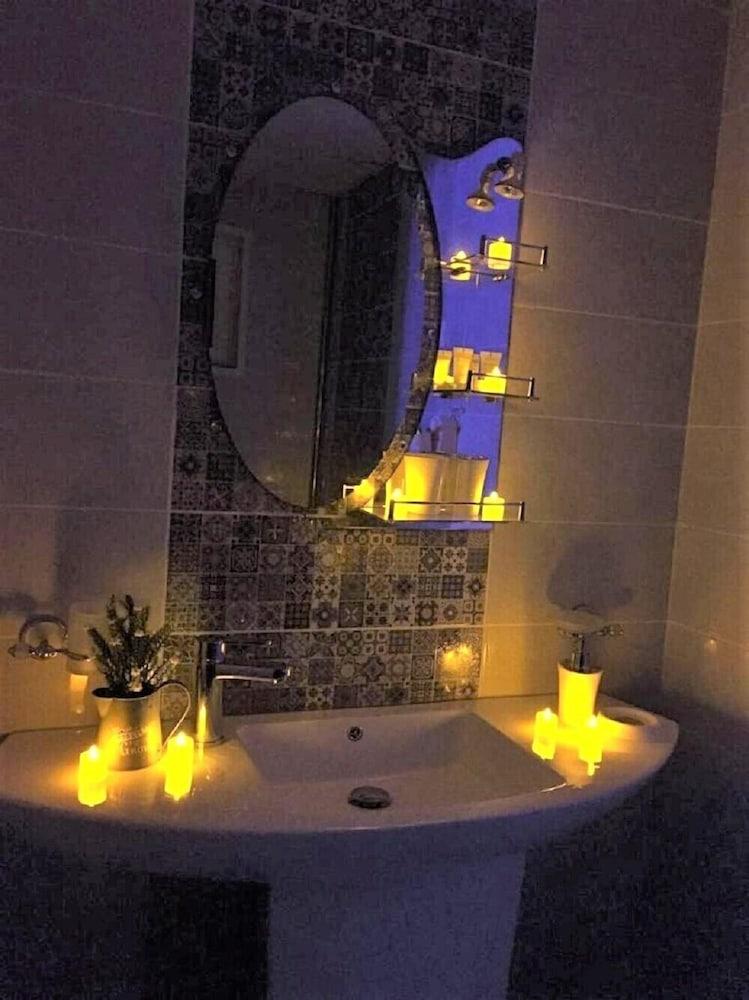 Mais Jeddah Suites 2 - Bathroom Sink