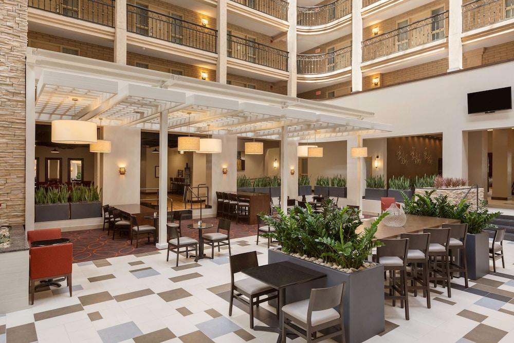 Embassy Suites Hotel Baton Rouge - Lobby