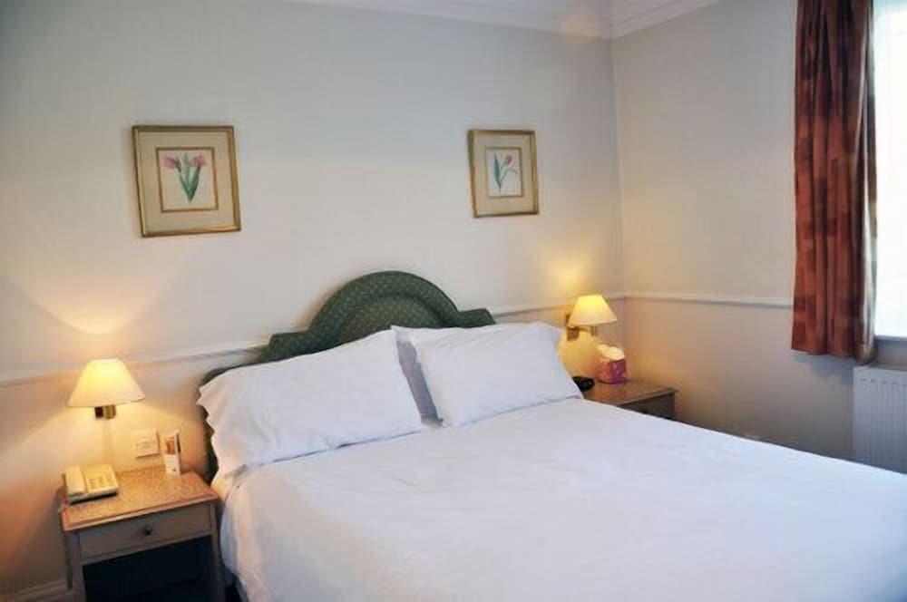 The Montague Hotel - Room