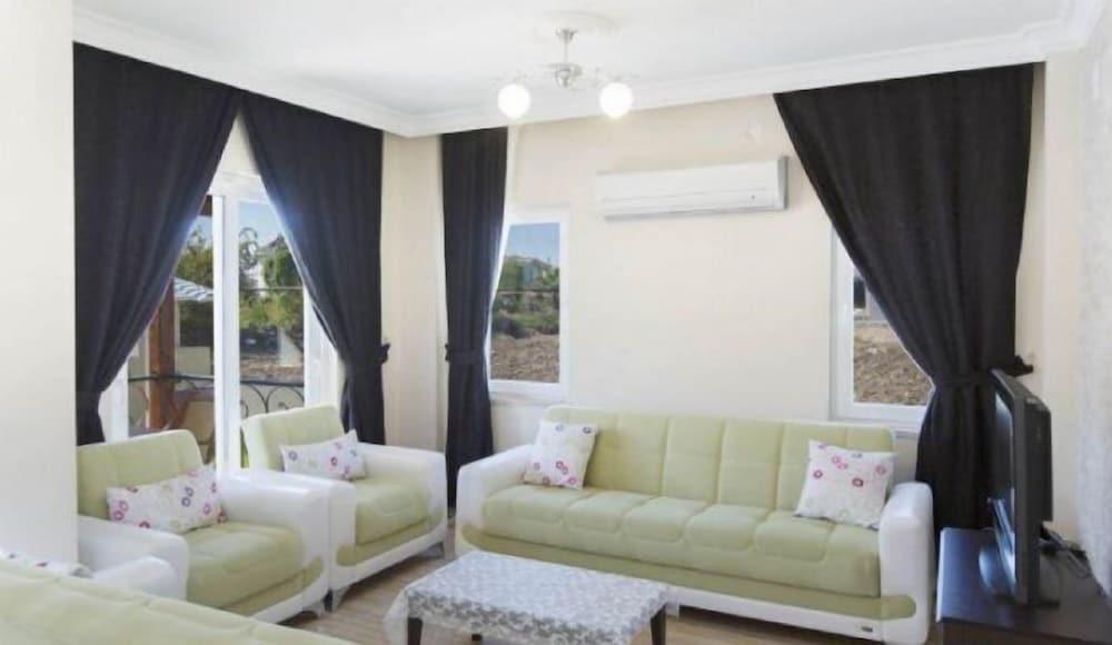 Mutlu Yasam Villalari 6 Bedrooms - Living Room