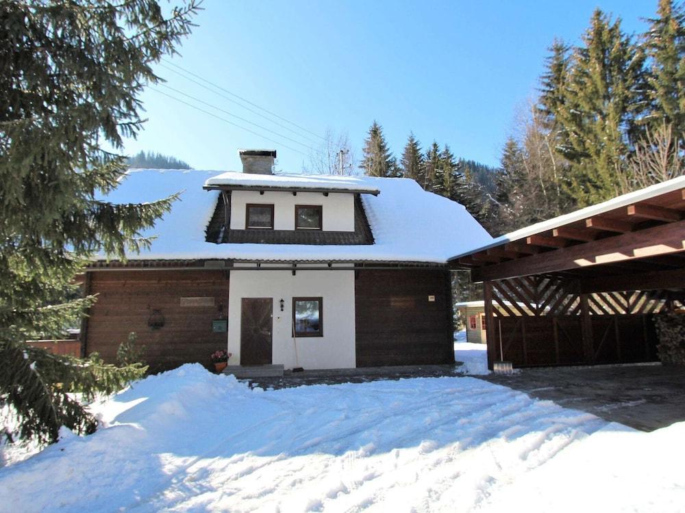 Very Spacious, Detached Holiday Home in Carinthia near Skiing & Lakes - Exterior