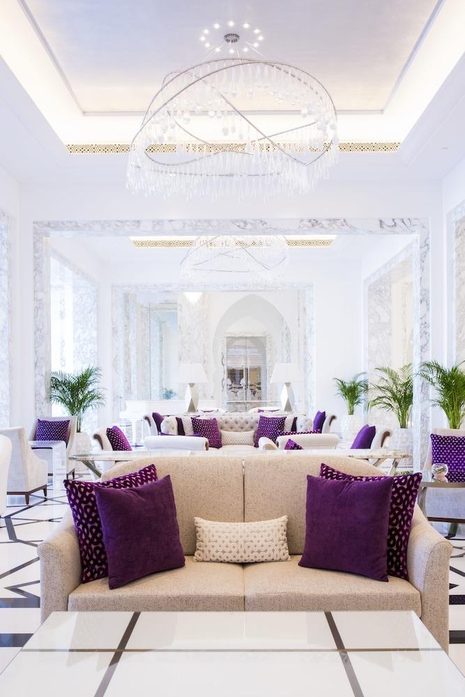 Royal Saray Resort - Lobby Lounge