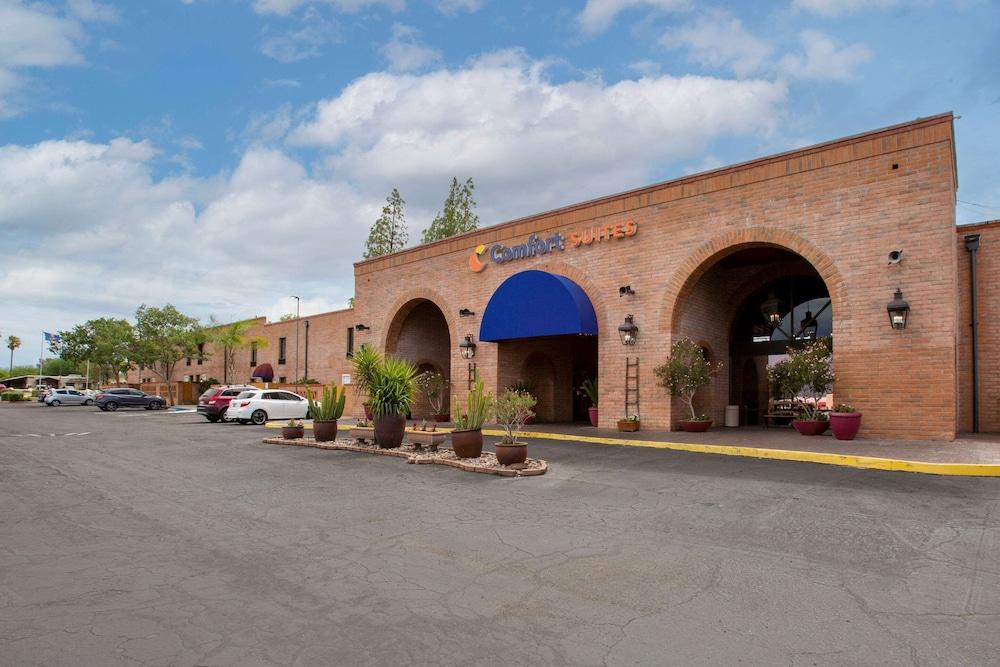 Comfort Suites at Sabino Canyon - Featured Image
