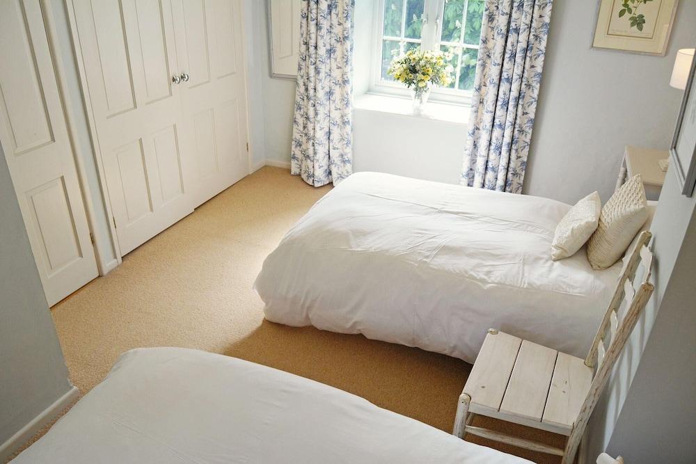 Luxury 5-star cottage near the Cornish coast on the Bonython Estate, Lizard Peninsula - Room