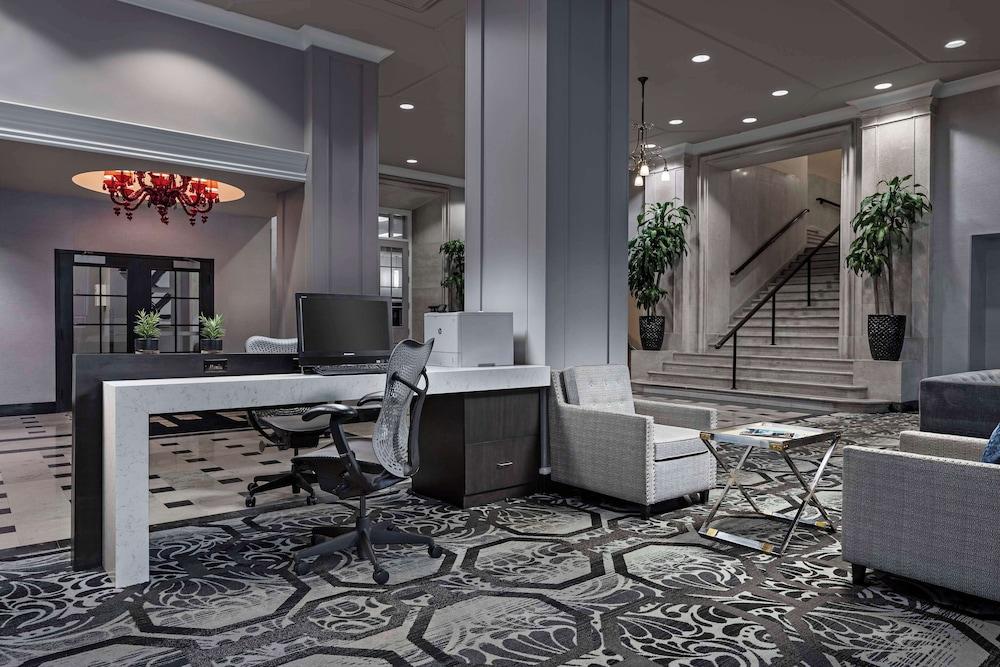 DoubleTree Suites by Hilton Hotel Detroit Downtown - Fort Shelby - Lobby