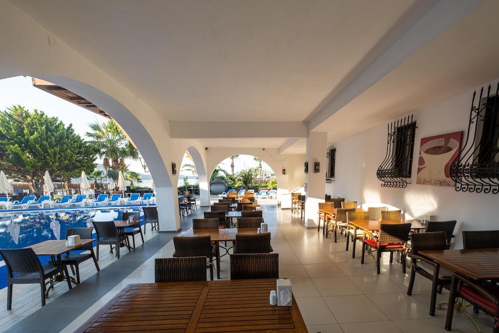 Costa Bitezhan Hotel - Exterior