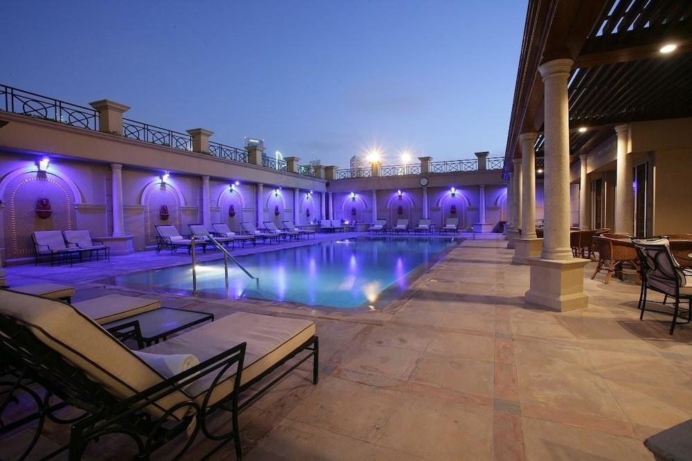 Chelsea Plaza Hotel Dubai - Outdoor Pool