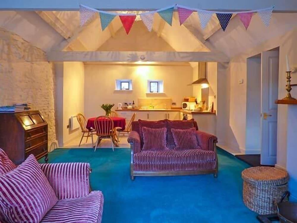 The Aylesbury Cottage - Interior