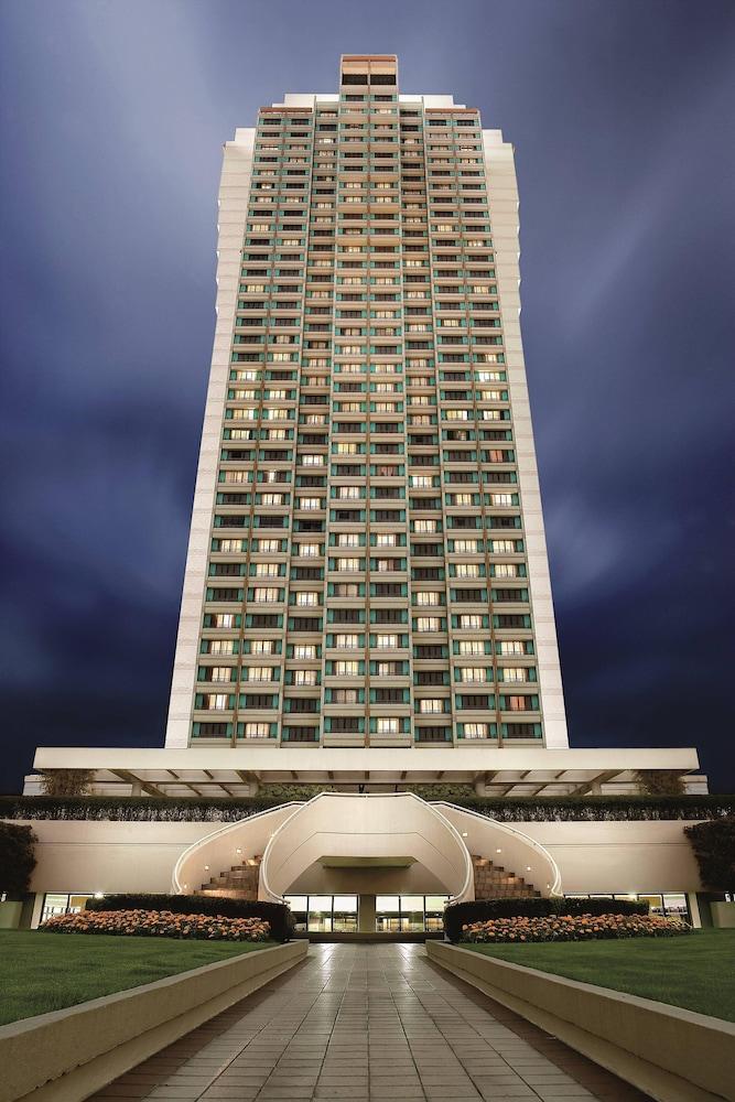 The Portman Ritz-Carlton, Shanghai - Exterior