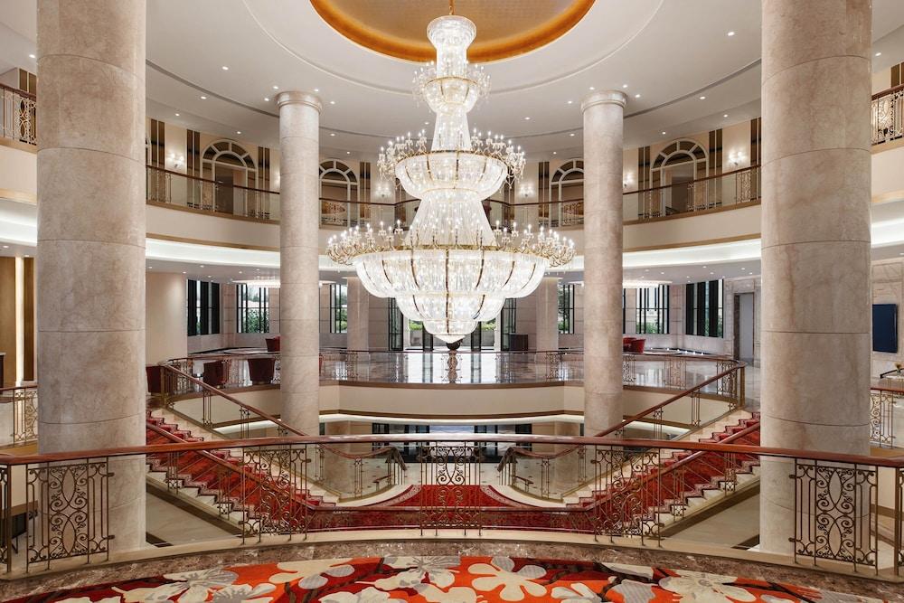 Sheraton Grand Danang Resort & Convention Center - Lobby