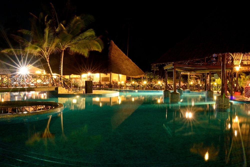 Ocean Paradise Resort & Spa Zanzibar - Outdoor Pool