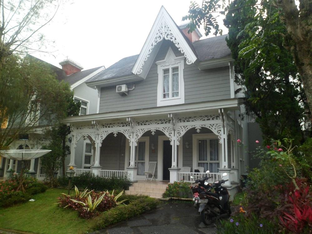 Villa Kota Bunga Mawar - Featured Image