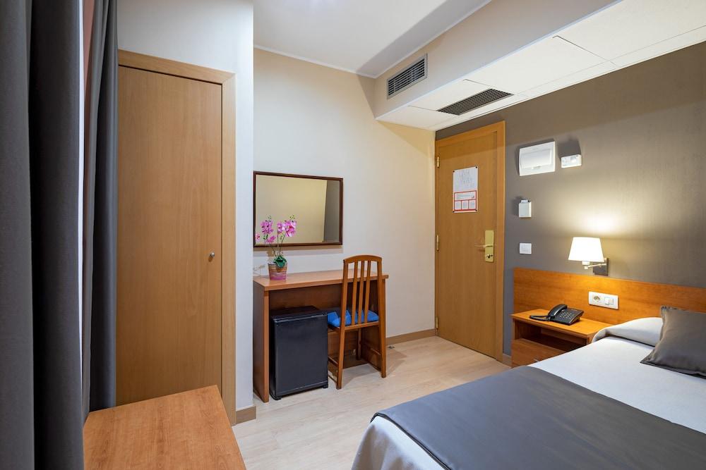 Hotel Catalunya - Room