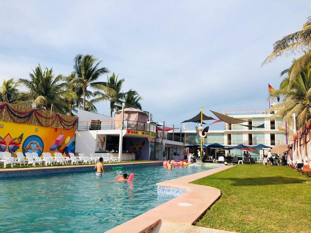 Club de Playa Dioses y Reinas - Featured Image