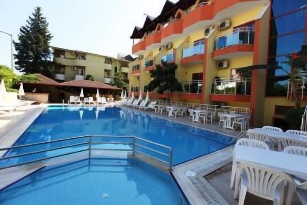 Wassermann Hotel - Outdoor Pool