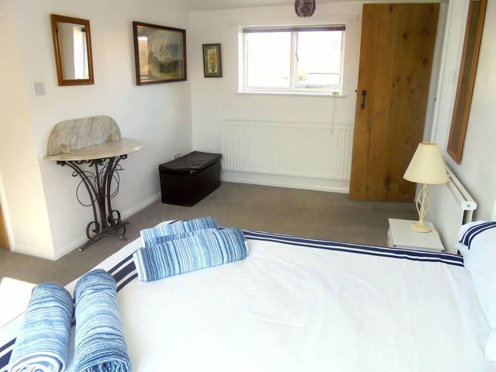 Needles Cottages - Room