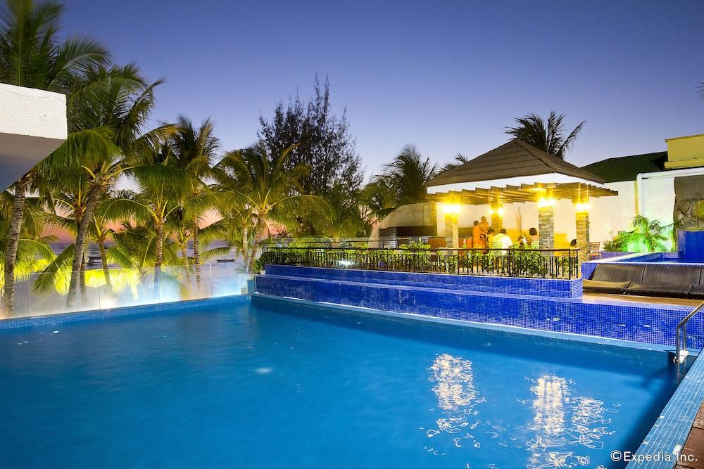 Crown Regency Beach Resort - Pool