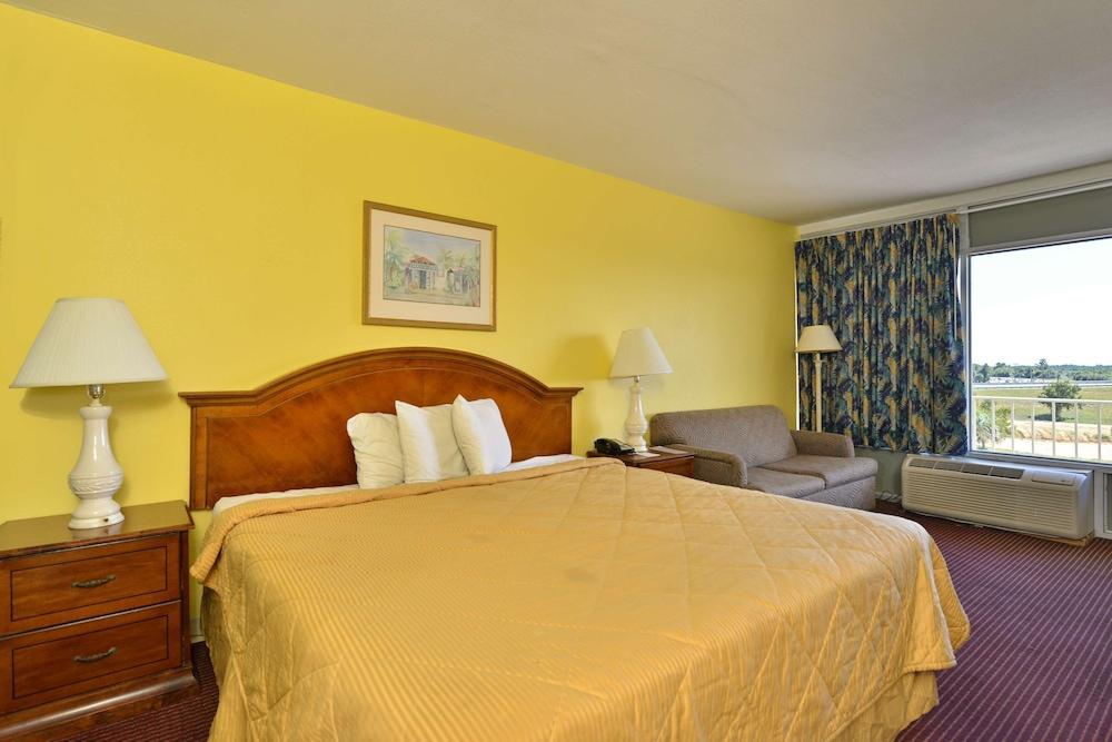 Americas Best Value Inn Cocoa Port Canaveral - Room